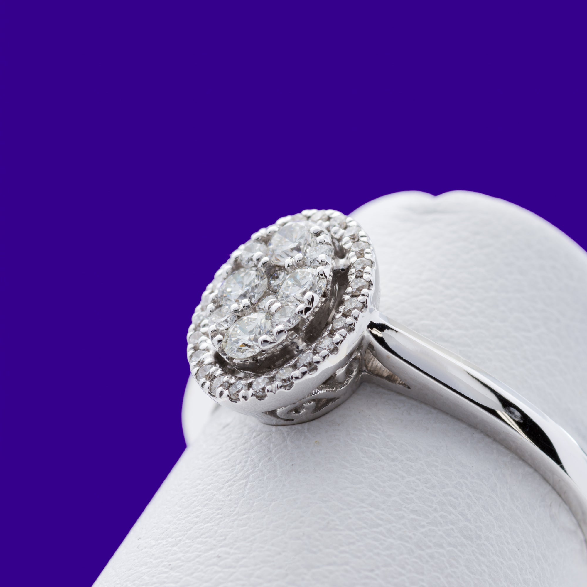 18ct White Gold Oval Diamond Halo Cluster Ring