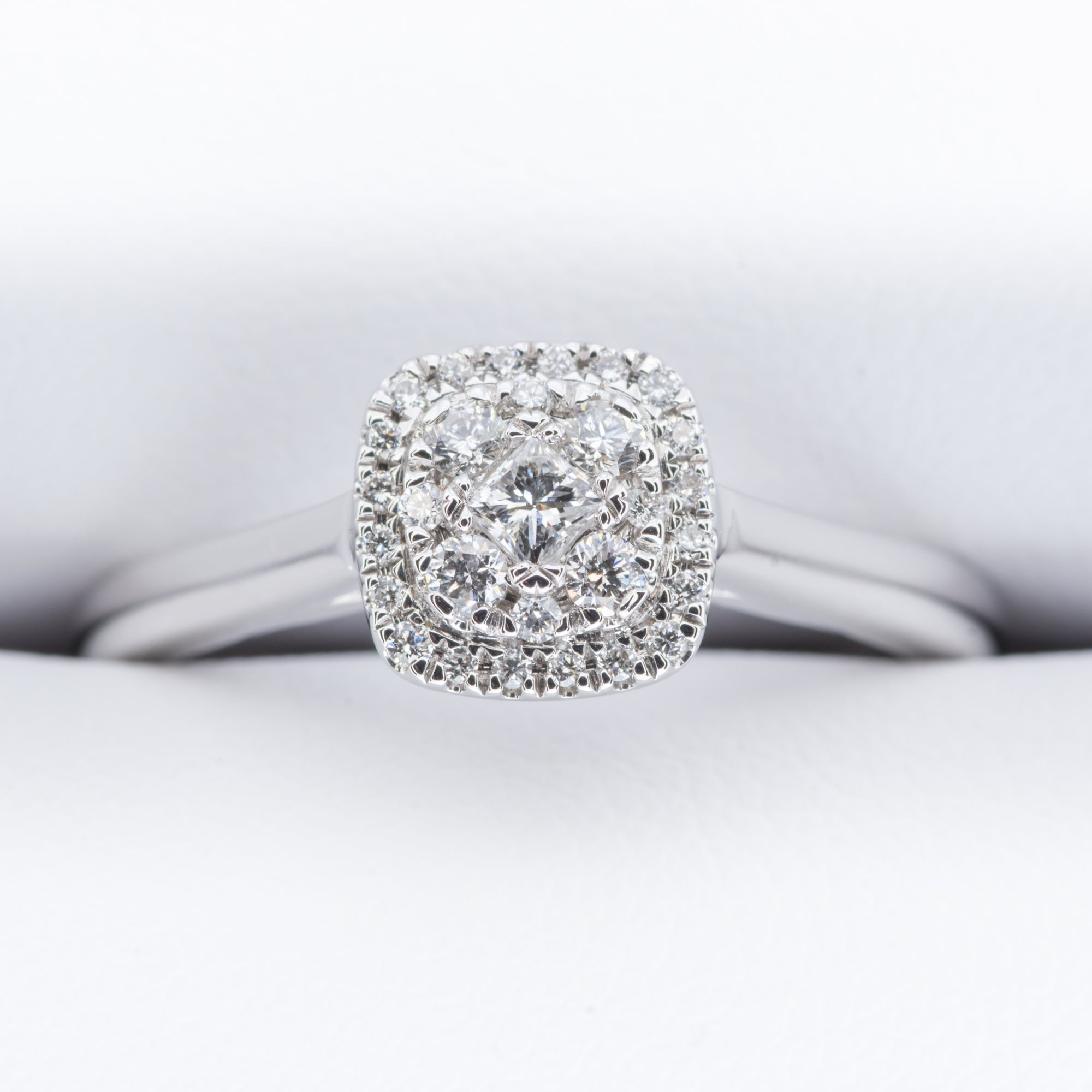 9ct White Gold .25ct Cushion shaped Princess & Brilliant cut Diamond Ring