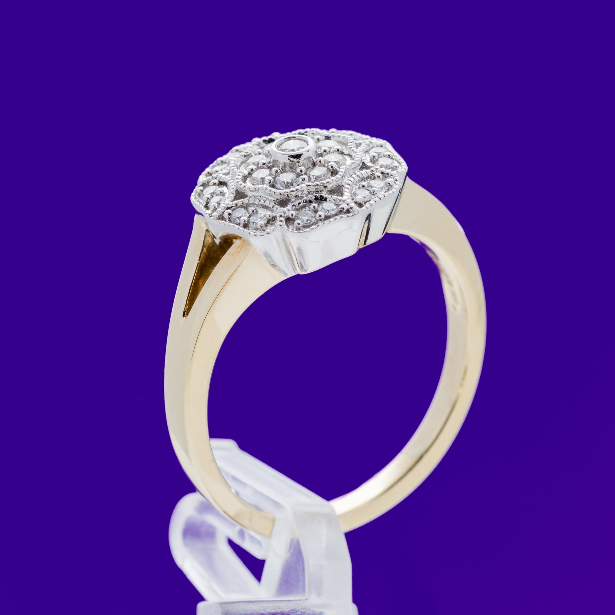 9ct Yellow Gold .20ct Vintage set Diamond Ring