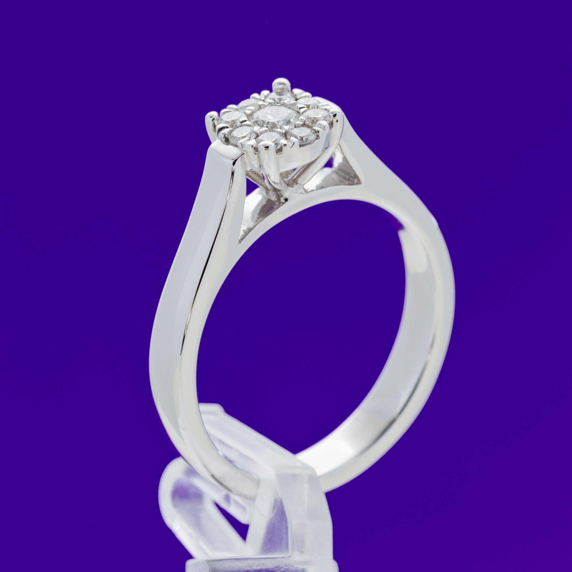 9ct White Gold .25ct Solitare Halo Cluster Diamond Ring